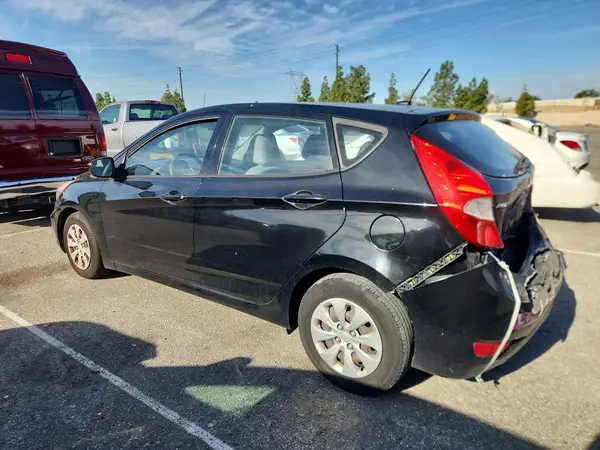 KMHCT5AE0HU318907 2017 HYUNDAI ACCENT - Image 2