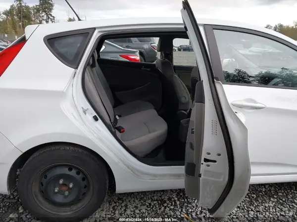 KMHCT5AE0HU324058 2017 HYUNDAI ACCENT - Image 8