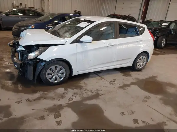 KMHCT5AE0HU325257 2017 HYUNDAI ACCENT - Image 2