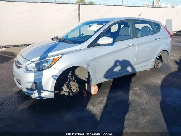 KMHCT5AE0HU325968 2017 HYUNDAI ACCENT - Image 2