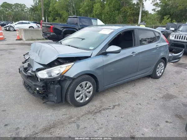 KMHCT5AE0HU355603 2017 HYUNDAI ACCENT - Image 2