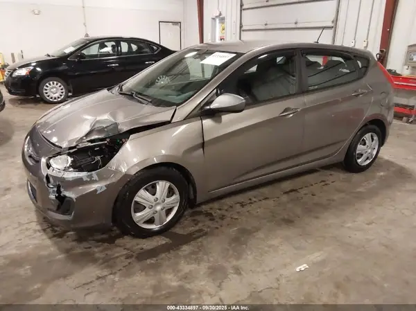 KMHCT5AE0HU357108 2017 HYUNDAI ACCENT - Image 2