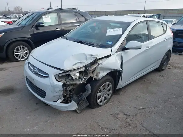 KMHCT5AE0HU359960 2017 HYUNDAI ACCENT - Image 2