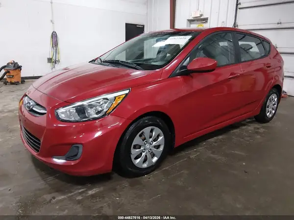 KMHCT5AE1HU302389 2017 HYUNDAI ACCENT - Image 2