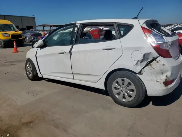 KMHCT5AE1HU315899 2017 HYUNDAI ACCENT - Image 2