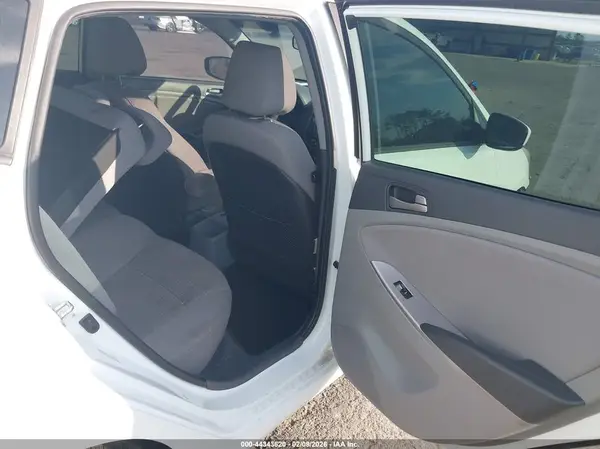 KMHCT5AE1HU318916 2017 HYUNDAI ACCENT - Image 8