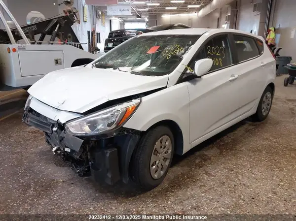 KMHCT5AE1HU320939 2017 HYUNDAI ACCENT - Image 2