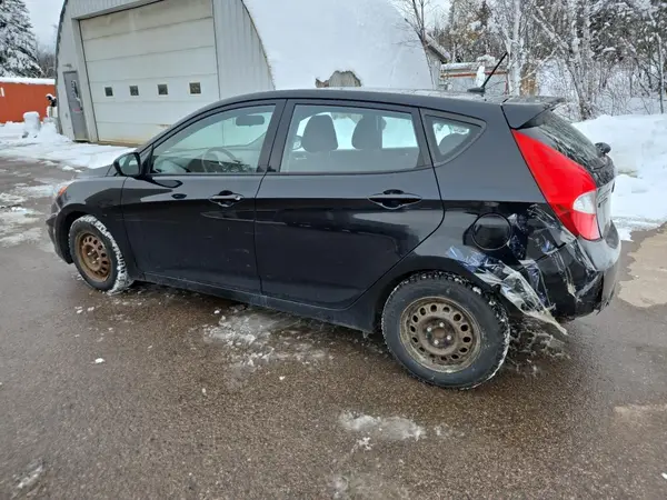 KMHCT5AE1HU322433 2017 HYUNDAI ACCENT - Image 2