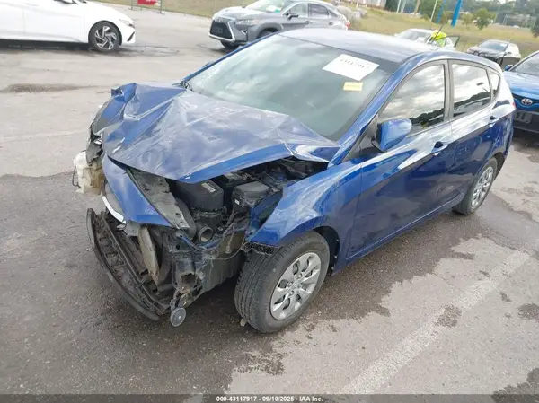 KMHCT5AE1HU325476 2017 HYUNDAI ACCENT - Image 2