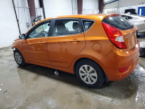 KMHCT5AE1HU326532 2017 HYUNDAI ACCENT - Image 2