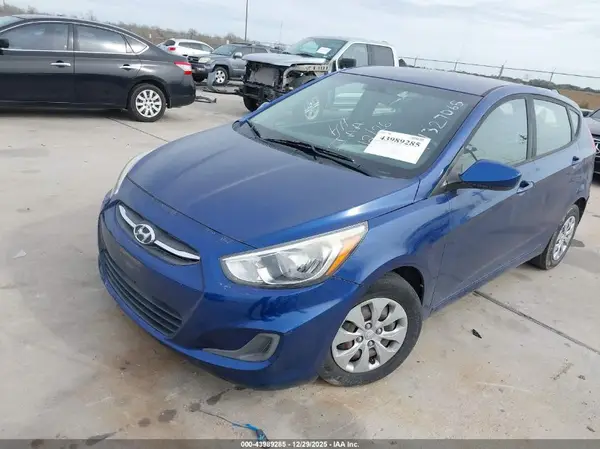 KMHCT5AE1HU327065 2017 HYUNDAI ACCENT - Image 2