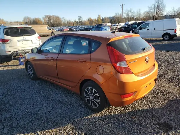 KMHCT5AE1HU327437 2017 HYUNDAI ACCENT - Image 2