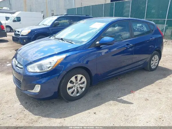 KMHCT5AE1HU335540 2017 HYUNDAI ACCENT - Image 2
