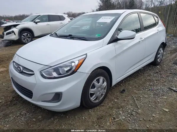 KMHCT5AE1HU338132 2017 HYUNDAI ACCENT - Image 2