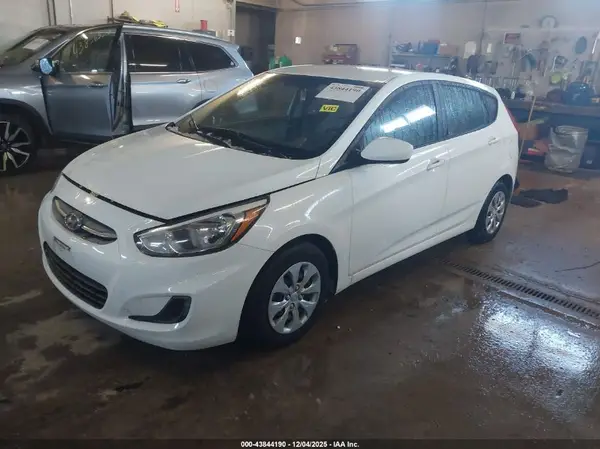 KMHCT5AE1HU344559 2017 HYUNDAI ACCENT - Image 2
