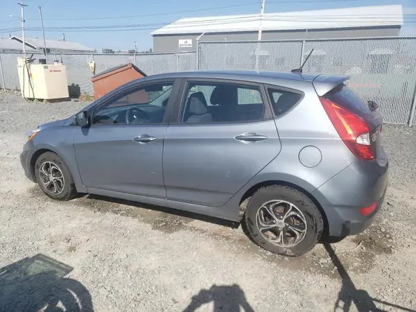 KMHCT5AE1HU369445 2017 HYUNDAI ACCENT - Image 2