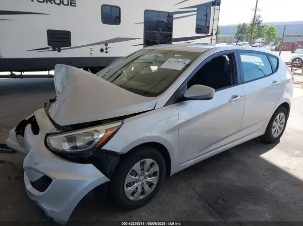 KMHCT5AE2GU260801 2016 HYUNDAI ACCENT - Image 2