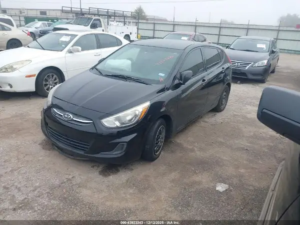 KMHCT5AE2GU282958 2016 HYUNDAI ACCENT - Image 2