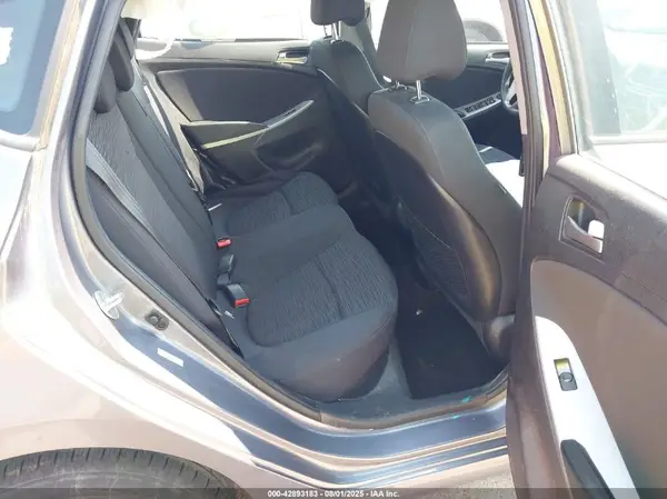 KMHCT5AE2HU307441 2017 HYUNDAI ACCENT - Image 8