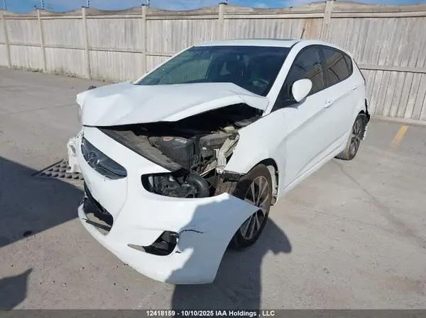 KMHCT5AE2HU318620 2017 HYUNDAI ACCENT - Image 2