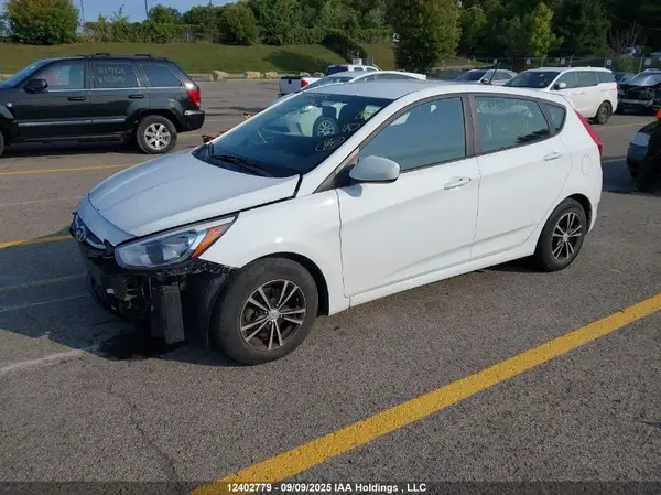 KMHCT5AE2HU320951 2017 HYUNDAI ACCENT - Image 2
