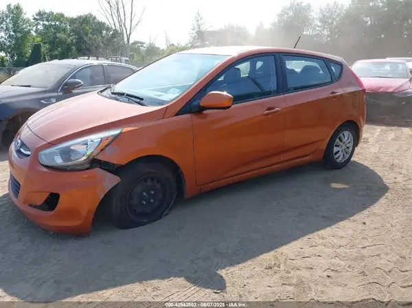 KMHCT5AE2HU324305 2017 HYUNDAI ACCENT - Image 2