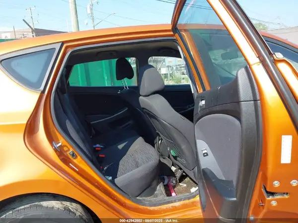 KMHCT5AE2HU324305 2017 HYUNDAI ACCENT - Image 8