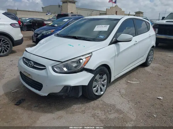 KMHCT5AE2HU324952 2017 HYUNDAI ACCENT - Image 2