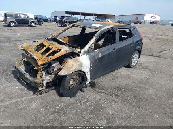 KMHCT5AE2HU326913 2017 HYUNDAI ACCENT - Image 2