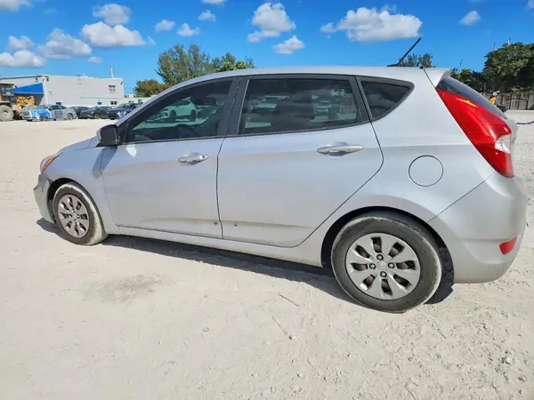 KMHCT5AE2HU337863 2017 HYUNDAI ACCENT - Image 2