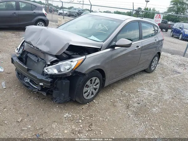 KMHCT5AE2HU357661 2017 HYUNDAI ACCENT - Image 2