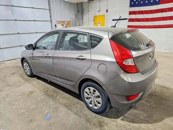 KMHCT5AE2HU363122 2017 HYUNDAI ACCENT - Image 2