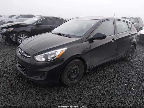 KMHCT5AE2HU363153 2017 HYUNDAI ACCENT - Image 2