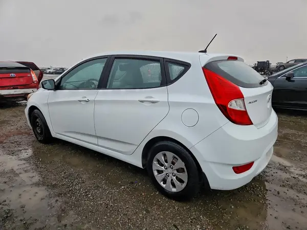 KMHCT5AE3GU236989 2016 HYUNDAI ACCENT - Image 2