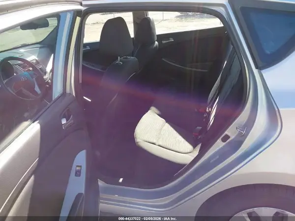 KMHCT5AE3GU252593 2016 HYUNDAI ACCENT - Image 8
