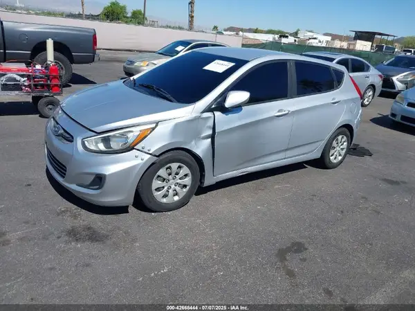 KMHCT5AE3GU268809 2016 HYUNDAI ACCENT - Image 2