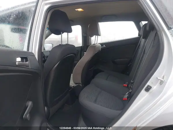 KMHCT5AE3GU268941 2016 HYUNDAI ACCENT - Image 8