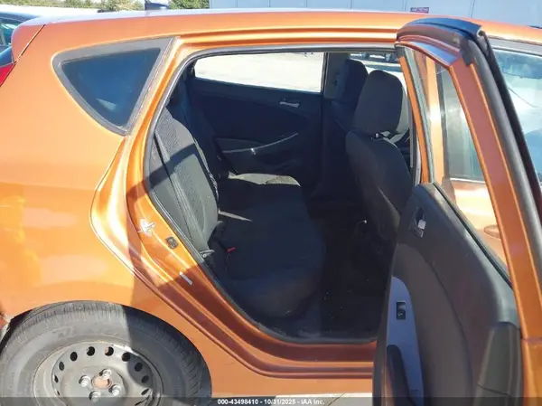 KMHCT5AE3HU324765 2017 HYUNDAI ACCENT - Image 8