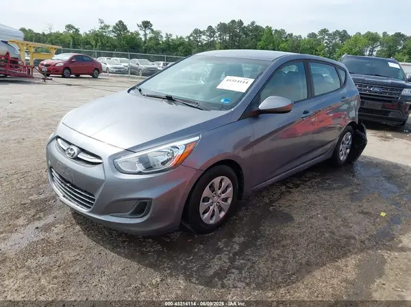 KMHCT5AE3HU342411 2017 HYUNDAI ACCENT - Image 2