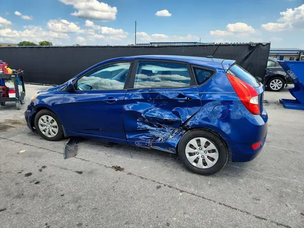 KMHCT5AE3HU346572 2017 HYUNDAI ACCENT - Image 2