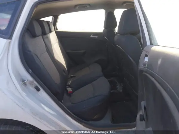 KMHCT5AE3HU360830 2017 HYUNDAI ACCENT - Image 8