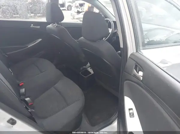 KMHCT5AE4GU242879 2016 HYUNDAI ACCENT - Image 8