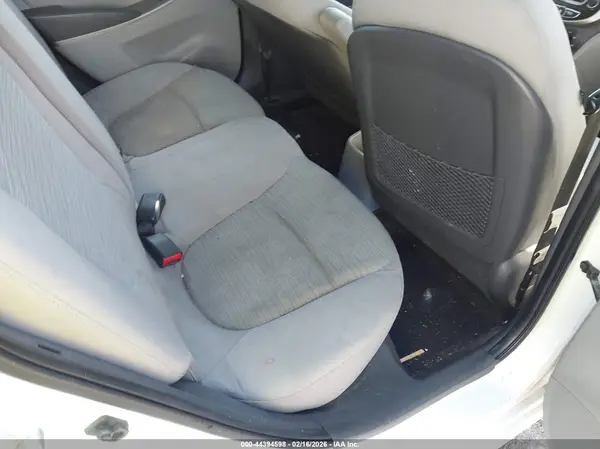 KMHCT5AE4GU247967 2016 HYUNDAI ACCENT - Image 8