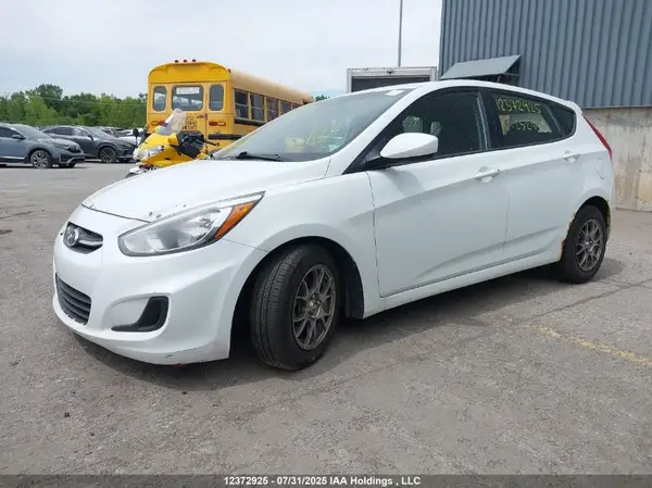 KMHCT5AE4GU252943 2016 HYUNDAI ACCENT - Image 2