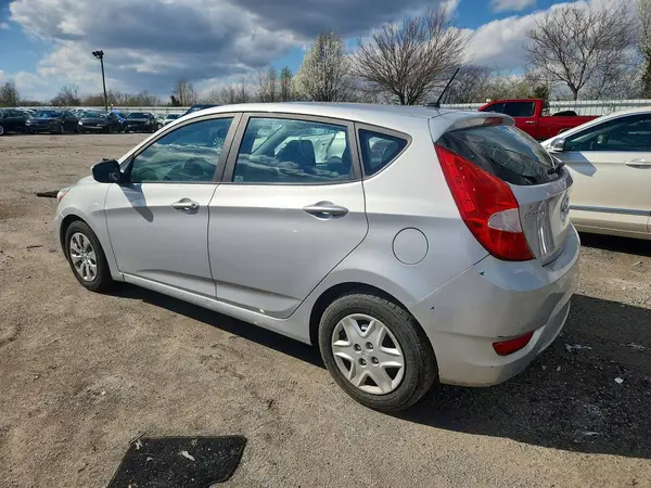 KMHCT5AE4HU309028 2017 HYUNDAI ACCENT - Image 2