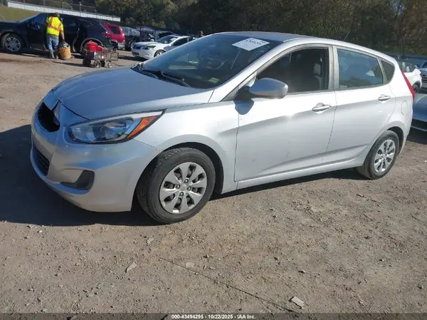 KMHCT5AE4HU339629 2017 HYUNDAI ACCENT - Image 2