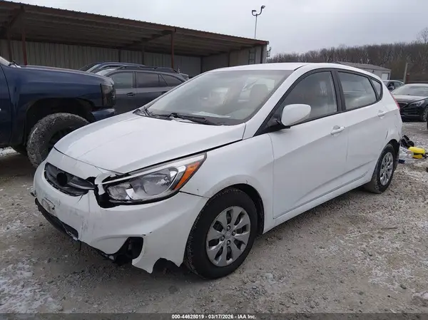 KMHCT5AE5HU302198 2017 HYUNDAI ACCENT - Image 2