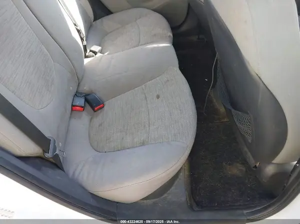 KMHCT5AE5HU306199 2017 HYUNDAI ACCENT - Image 8