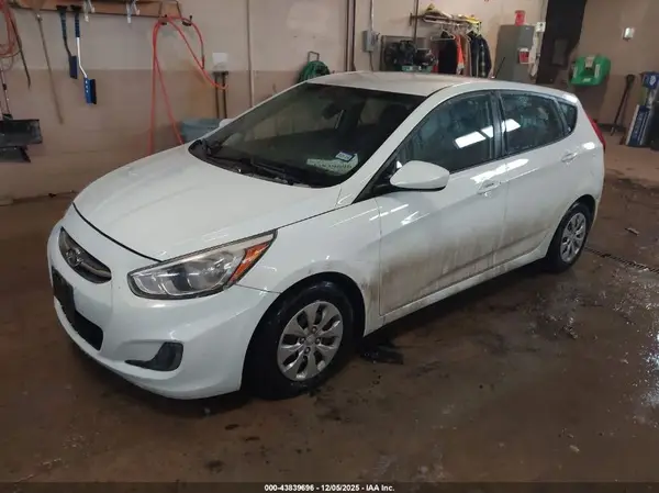 KMHCT5AE5HU312830 2017 HYUNDAI ACCENT - Image 2