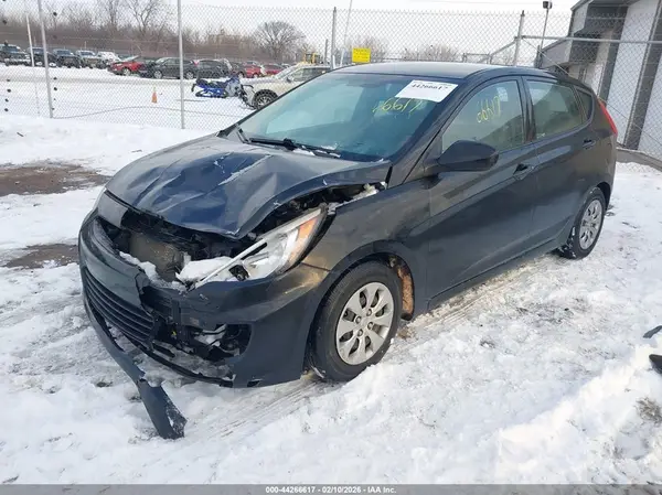 KMHCT5AE5HU315551 2017 HYUNDAI ACCENT - Image 2